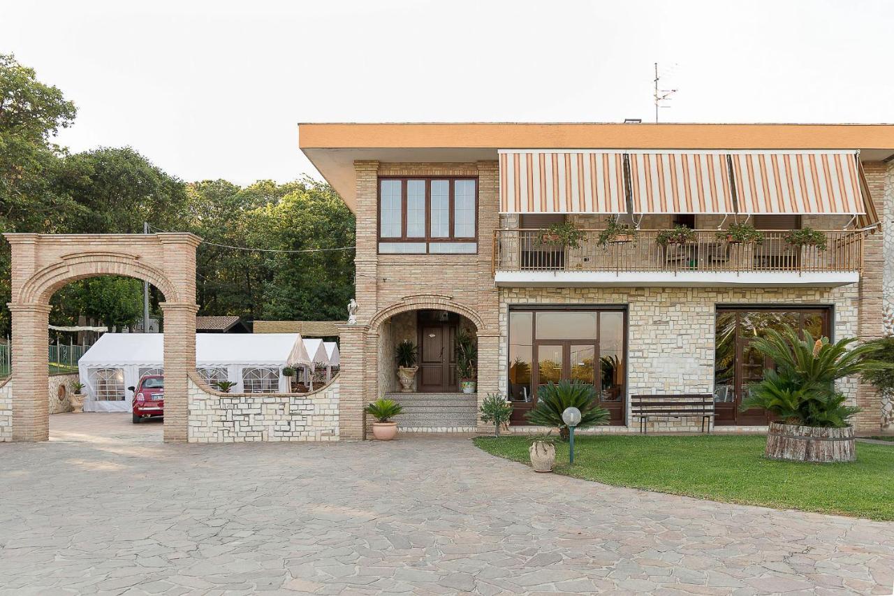 Rooms & Restaurant Il Castagneto Campagna Exterior foto