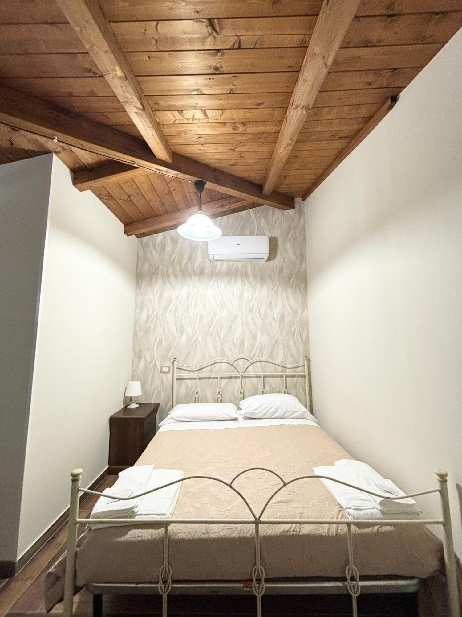 Rooms & Restaurant Il Castagneto Campagna Exterior foto